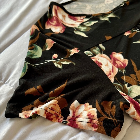 LETDIOSTO Black Floral Top - Picture 6 of 6